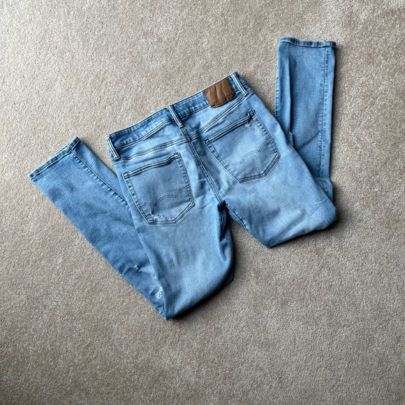 American Eagle Men’s Lightwash Distressed Slim Airflex Jeans Size 32 x 32 - Picture 2 of 8